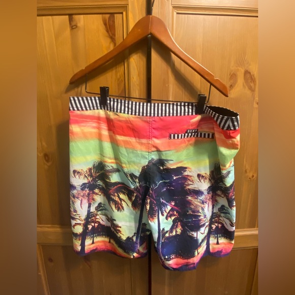 ROXY Mens Board Shorts POLYESTER SWIM Trunks Size M Palm Tree Vice City - Picture 2 of 4